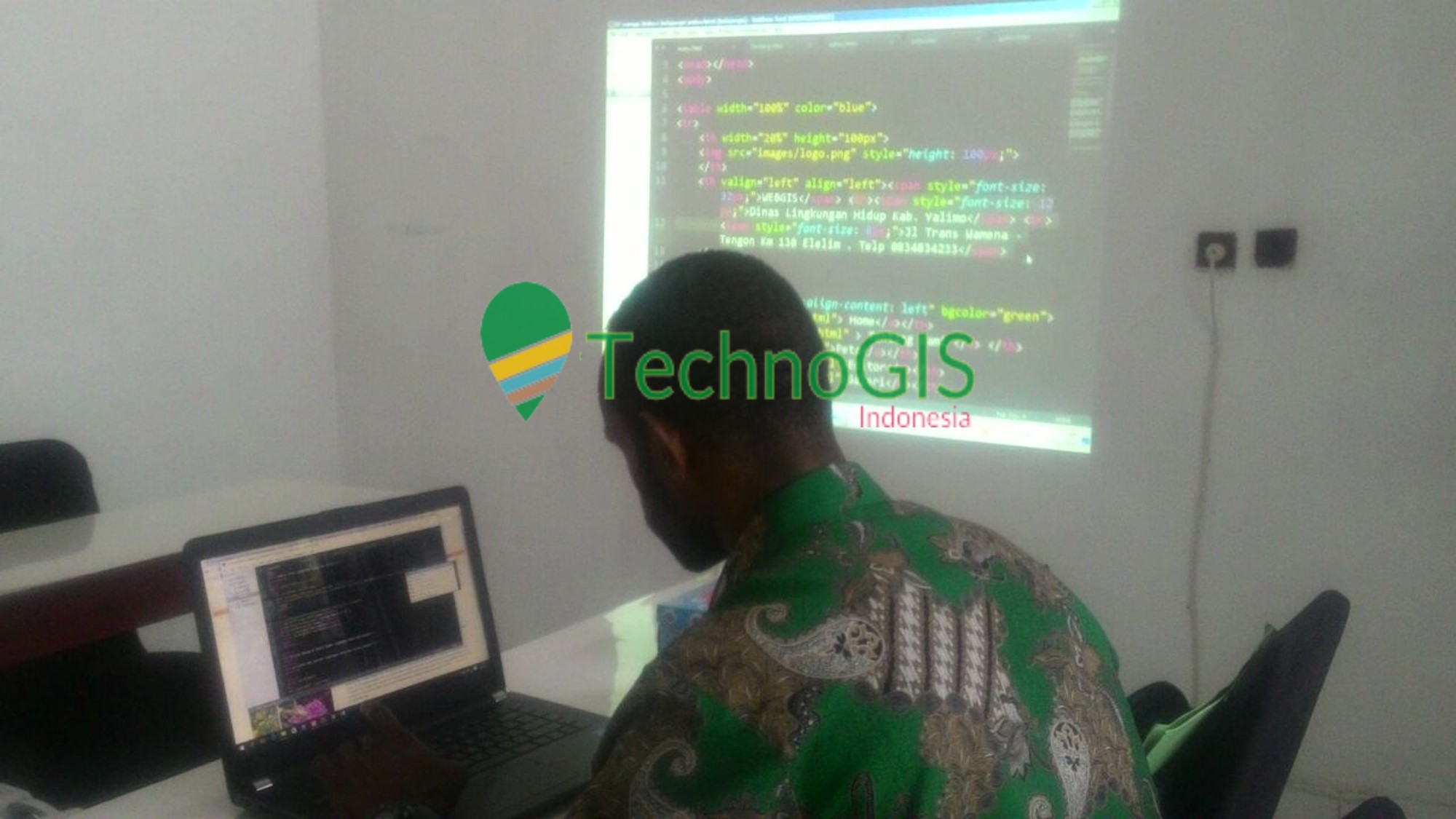 Pelatihan ini menggunakan platform open source Pelatihan Web GIS